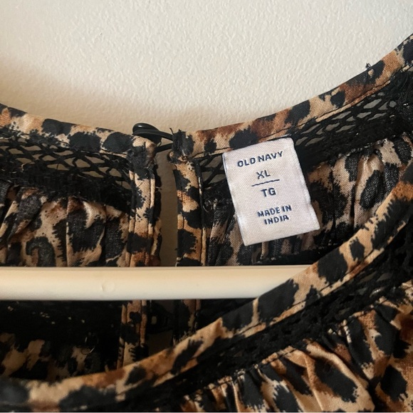 Old Navy Leopard Print Women's Top - Picture 5 of 7